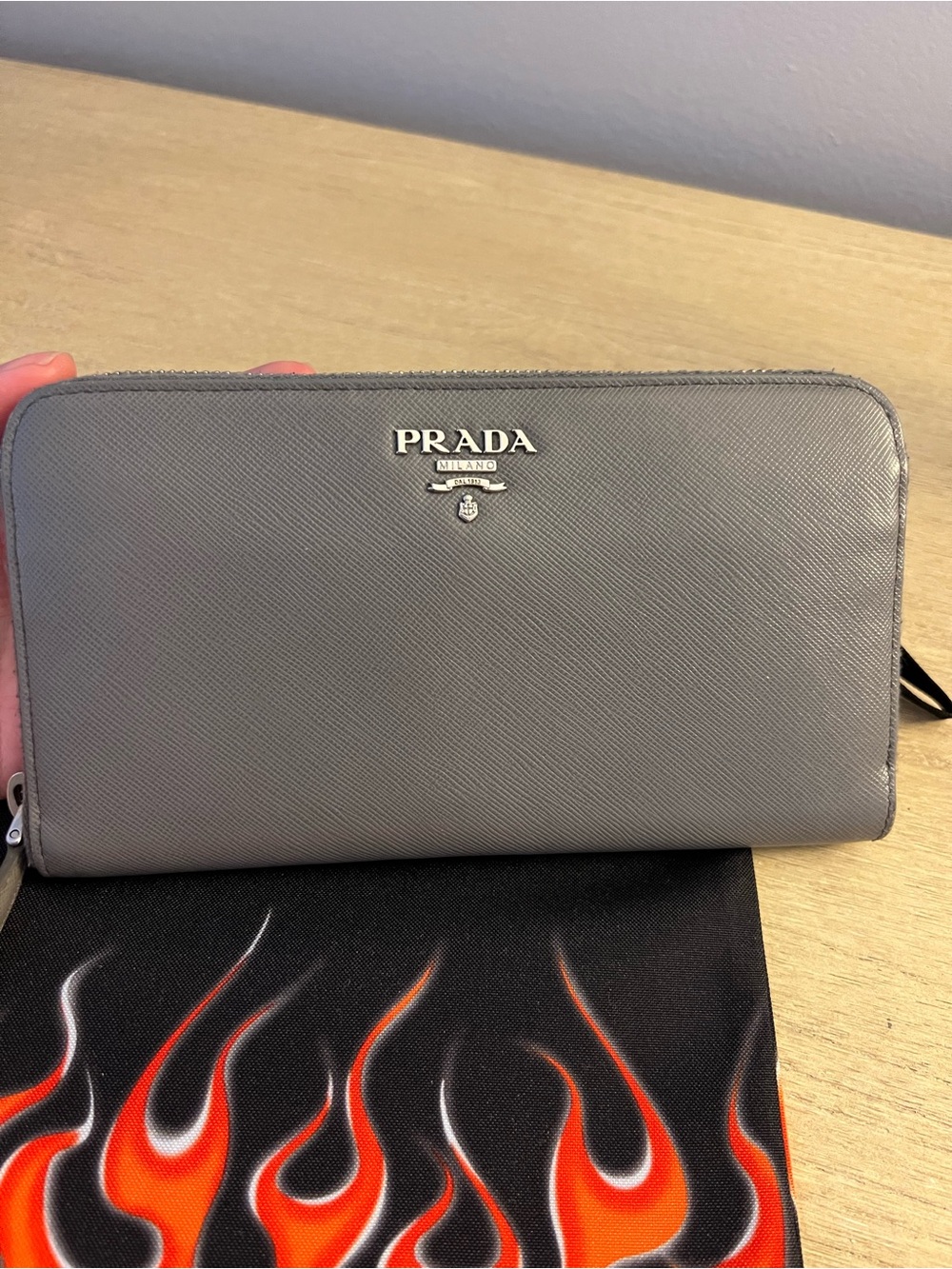 Prada Large Continental Women’s Wallet in Grey  Saffiano Leather - Picture 2 of 13